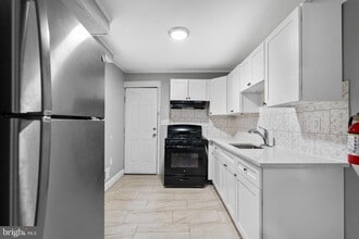 3856 Olive St in Philadelphia, PA - Building Photo - Building Photo