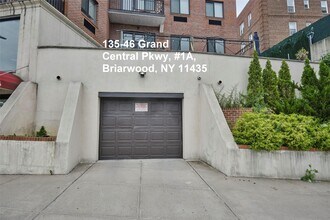 13546 Grand Central Pkwy in Queens, NY - Building Photo - Building Photo
