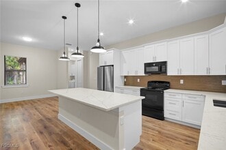 3244 32nd Ave SE in Naples, FL - Building Photo - Building Photo