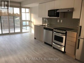 160 Flemington Rd in Toronto, ON - Building Photo