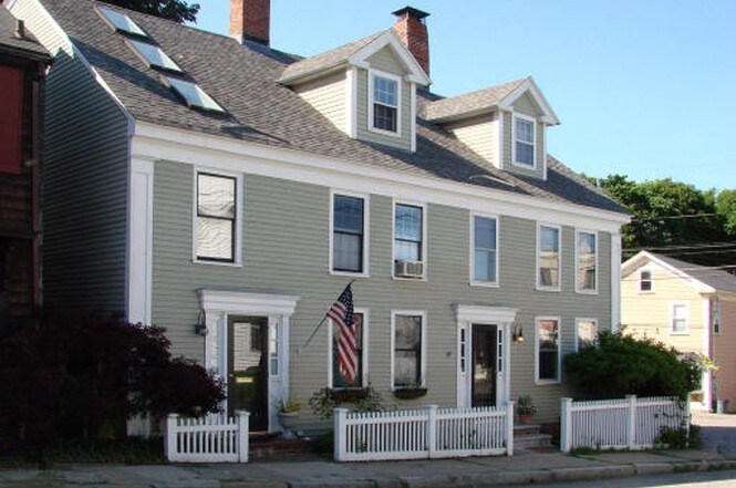 4 Warren St, Unit 4 Warren St Unit B in Newburyport, MA - Building Photo