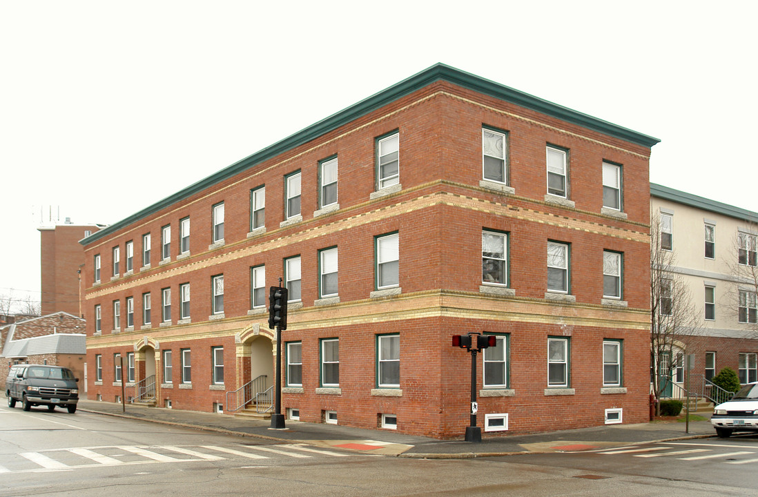 131 Chestnut St in Manchester, NH - Building Photo