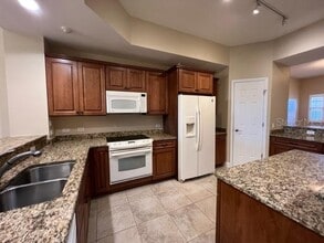 7710 Lake Vista Ct in Lakewood Ranch, FL - Building Photo - Building Photo