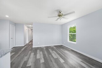 618 Maple Way, Unit A in Houston, TX - Building Photo - Building Photo