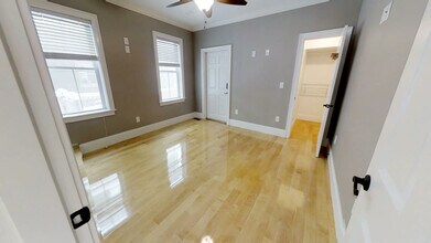 15 Orchard St, Unit 6 in Cambridge, MA - Foto de edificio - Building Photo