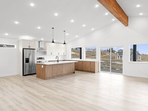 2752 Country Club Dr in Garden City, UT - Building Photo - Building Photo