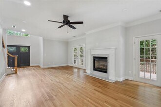 210 Aerie Ct in Sandy Springs, GA - Building Photo - Building Photo