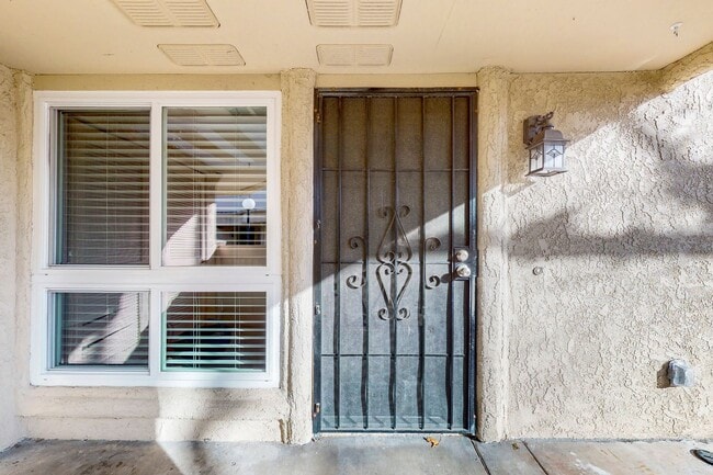 25652 Rimgate Dr in Lake Forest, CA - Building Photo - Building Photo