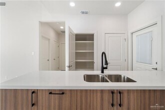 16 Jessica Ln in Weslaco, TX - Foto de edificio - Building Photo