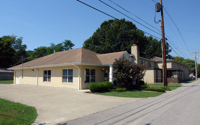 Villager Apartments in St. Albans, WV - Foto de edificio - Building Photo