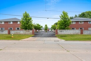 Burgundy Chateau Senior Apartments in Green Bay, WI - Building Photo