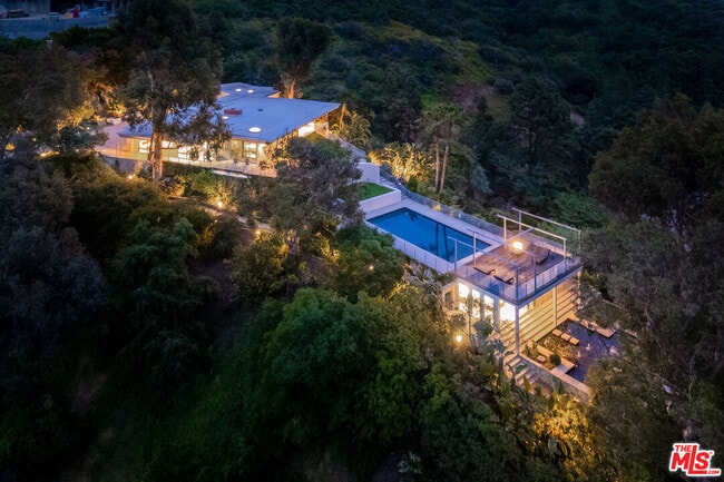 property at 10556 Fontenelle Way