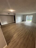 1740 NW 60th Ave in Sunrise, FL - Building Photo