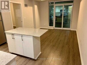 2550 Eglinton Ave W in Mississauga, ON - Building Photo - Building Photo