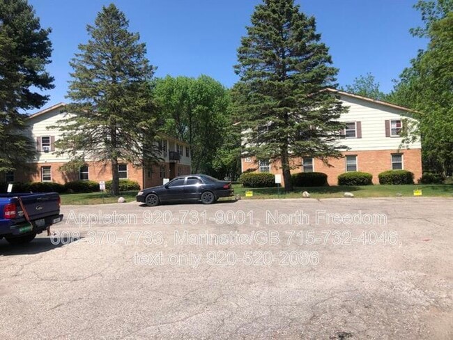 12 Cottage Row in Marinette, WI - Building Photo - Building Photo