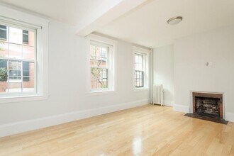 85 Myrtle St in Boston, MA - Building Photo - Building Photo