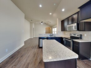 5860 Burgundy Rose Dr in Fort Worth, TX - Foto de edificio - Building Photo