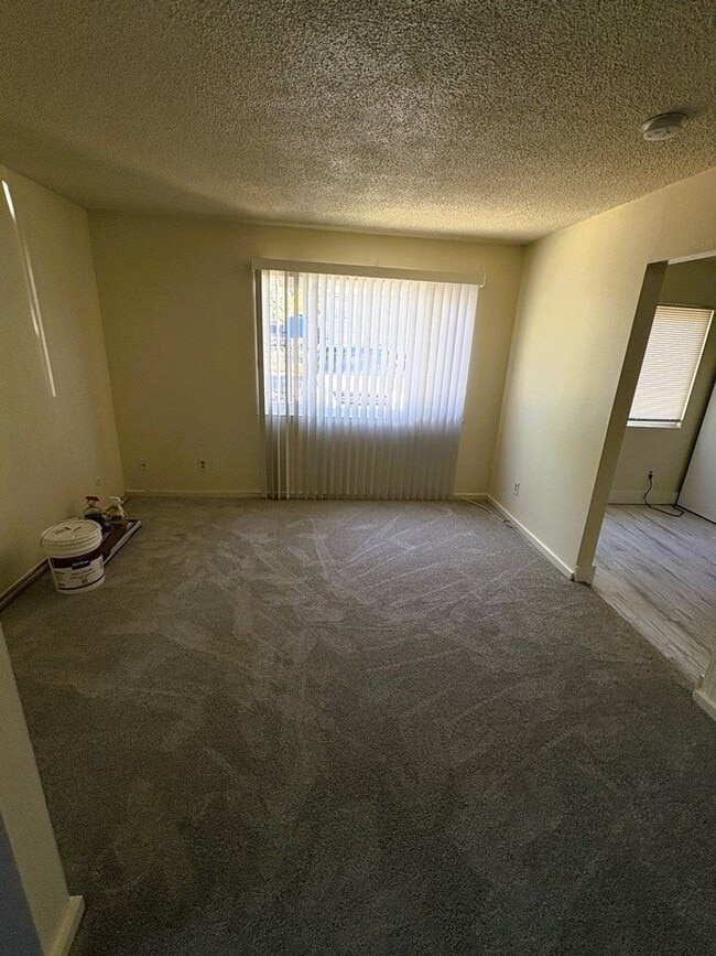 8225-8227 Dowling St in Oakland, CA - Building Photo - Building Photo