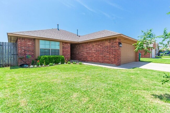 8037 Waters Edge Way in Oklahoma City, OK - Foto de edificio - Building Photo