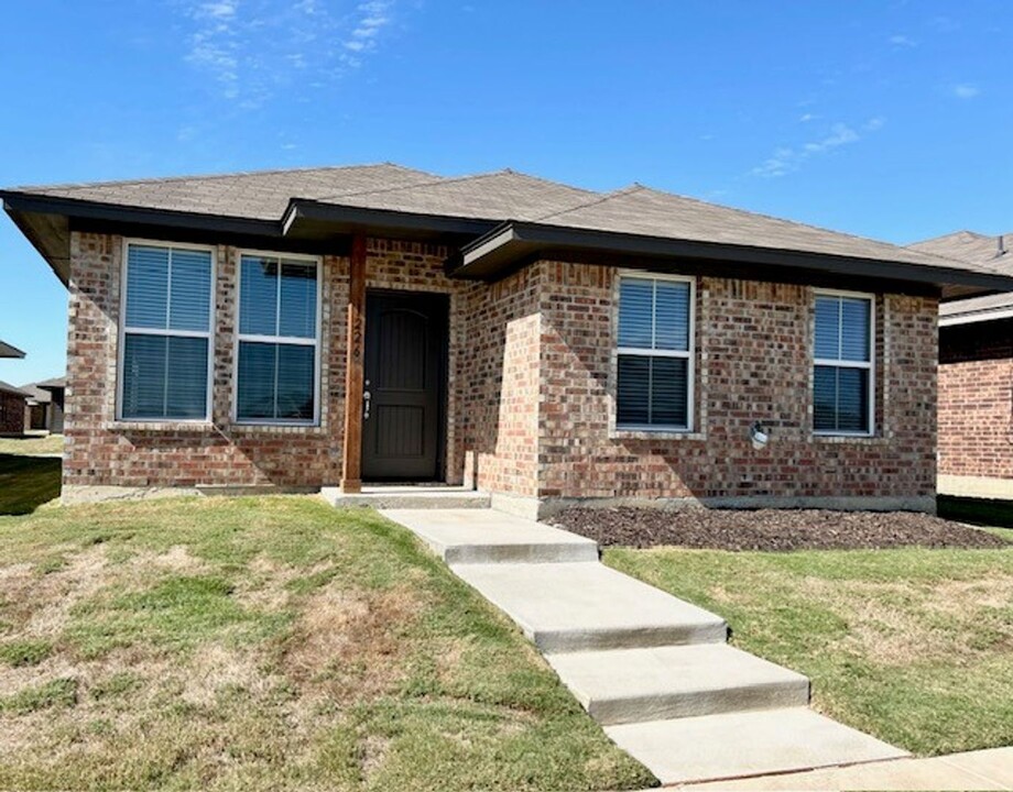 1226 Reed Parke Dr in Burleson, TX - Building Photo