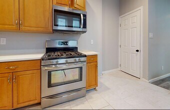 929 N St Bernard St in Philadelphia, PA - Building Photo - Building Photo