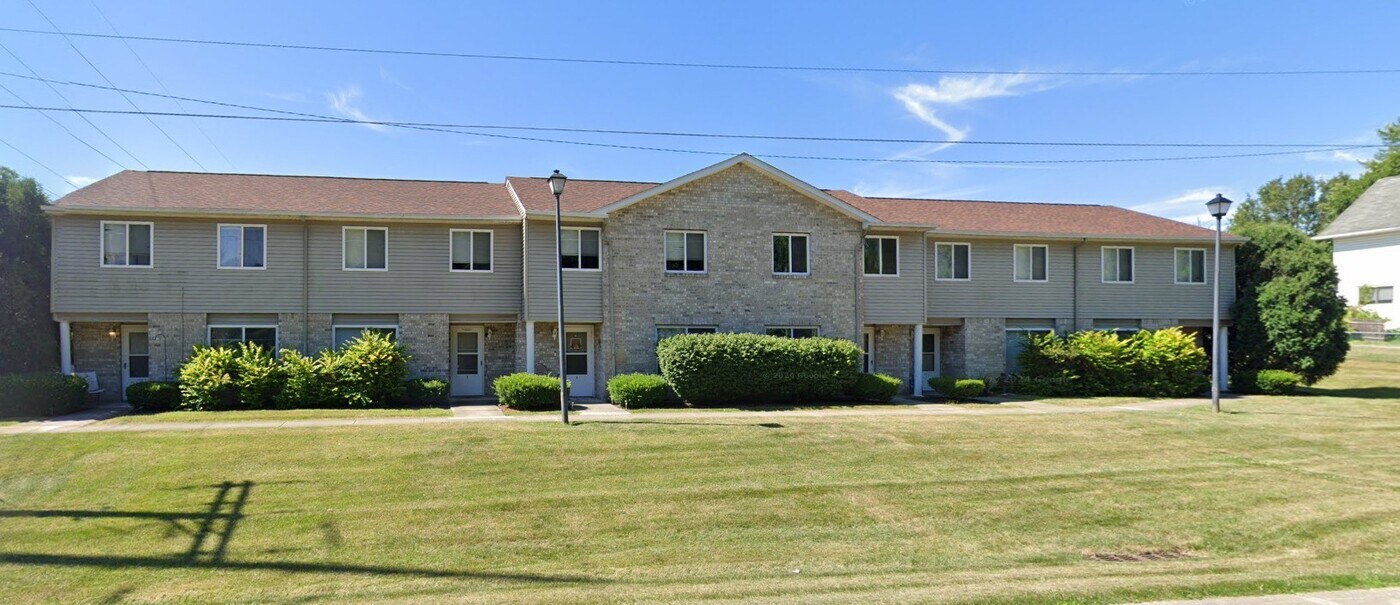 100 E Cook Rd in Mansfield, OH - Building Photo