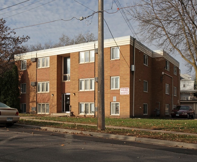 785 Dodd Rd in West St. Paul, MN - Foto de edificio - Building Photo