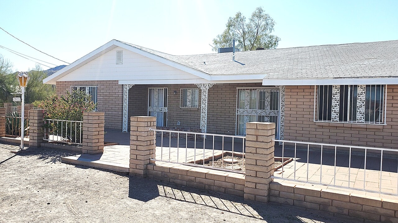 1921 N Berry Rd in Ajo, AZ - Building Photo