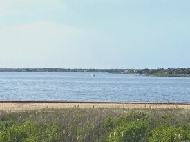 274 Dune Rd in Westhampton Beach, NY - Building Photo