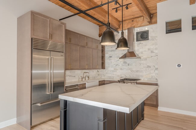 property at 1017 W Washington Blvd