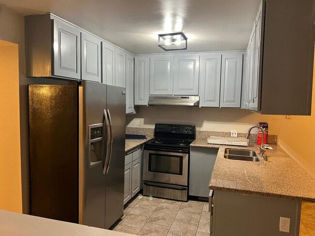 4727 N Cedar Ave in Fresno, CA - Building Photo - Building Photo