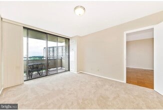 5225 Pooks Hill Rd, Unit 1219N in Bethesda, MD - Building Photo - Building Photo