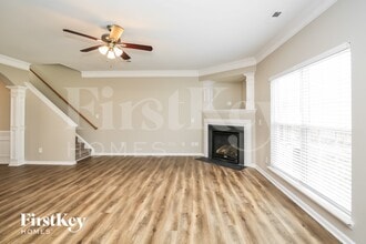 1428 Paulonia Way in McLeansville, NC - Foto de edificio - Building Photo