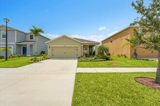 10692 SW Vasari Way in Port St. Lucie, FL - Building Photo - Building Photo