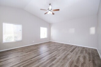 5537 N 76th Dr in Glendale, AZ - Building Photo - Building Photo