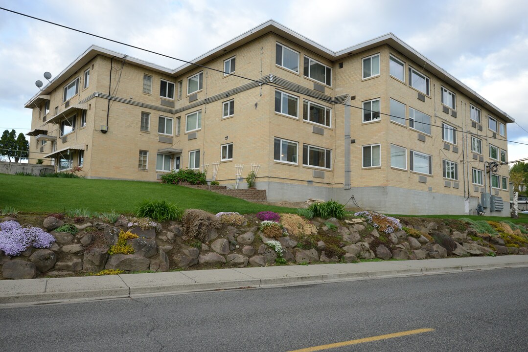 The Heights in Sunnyside, WA - Building Photo