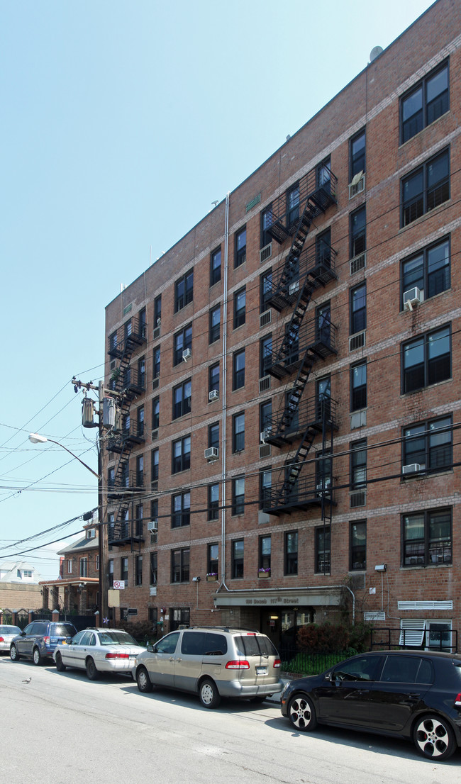 180 Beach 117th St in Rockaway Park, NY - Building Photo - Building Photo