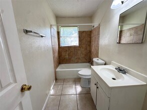 2514 Avenue B in Dickinson, TX - Building Photo - Building Photo
