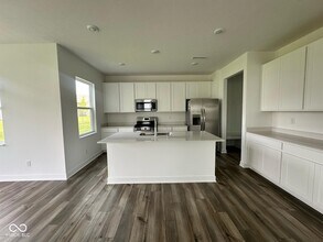 7524 Fallsworth Dr in Avon, IN - Building Photo - Building Photo