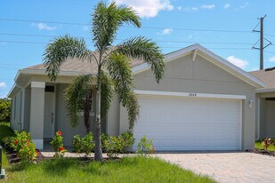 2864 Coral Cir in Ft. Myers, FL - Building Photo