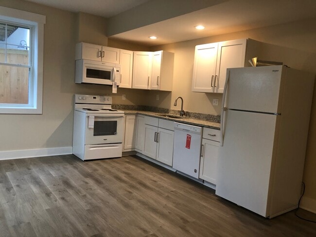 345 Miles Aly, Unit 345 in Charlottesville, VA - Foto de edificio - Building Photo