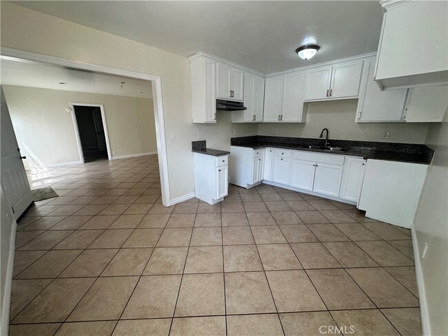 10516 Clovis Ave in Los Angeles, CA - Building Photo - Building Photo