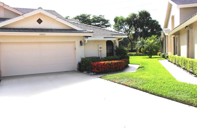 10832 Stafford Cir N in Boynton Beach, FL - Building Photo - Building Photo