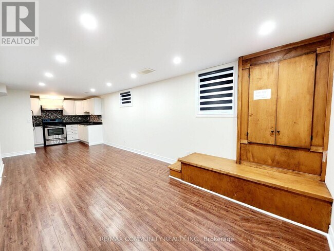 77 Waringstown Dr in Toronto, ON - Building Photo - Building Photo