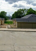 526 N Cedar St in Ottawa, KS - Building Photo