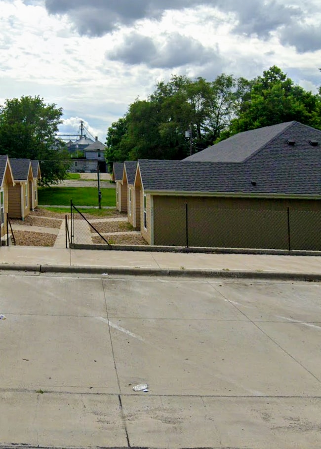 property at 526 N Cedar St