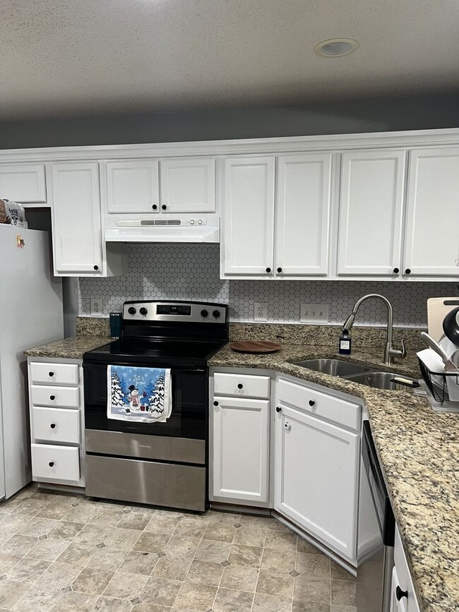 8737 Robinson Forest Dr in Charlotte, NC - Building Photo - Building Photo