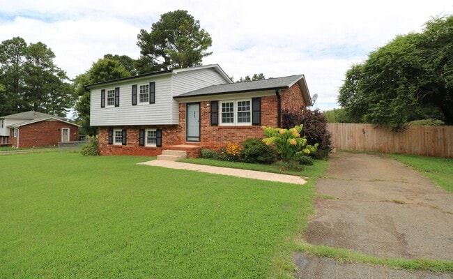 property at 120 Sunnybrook Ct