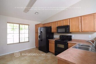 8207 S 18th St in Phoenix, AZ - Building Photo - Building Photo