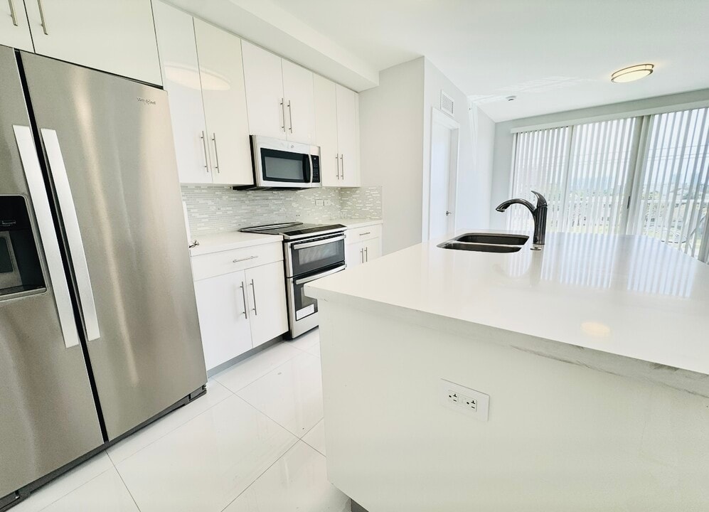 2651 NE 212th Ter, Unit 401 in Miami, FL - Building Photo